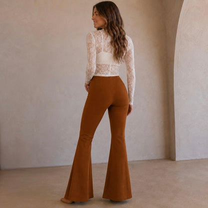 Pantalones acampanados con hebilla de hora de sillín