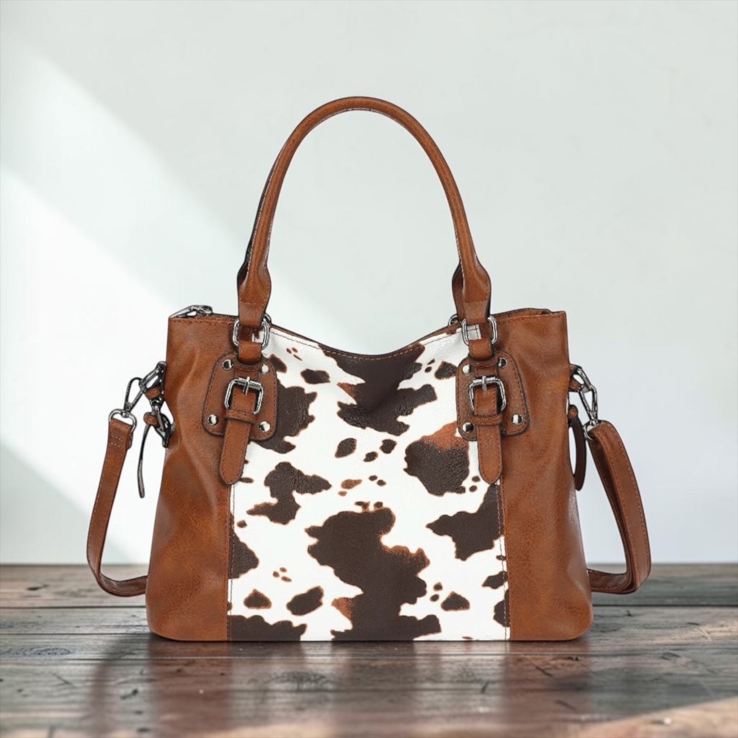 El bolso The Wild Spur con estampado de vaca